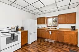 The NorthShore Cabin - Your Cozy In-Town Cabin - Image 4