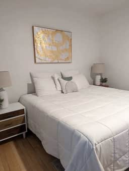 The NorthShore Lower Lofte - Retro, Eclectic Charm - Image 2