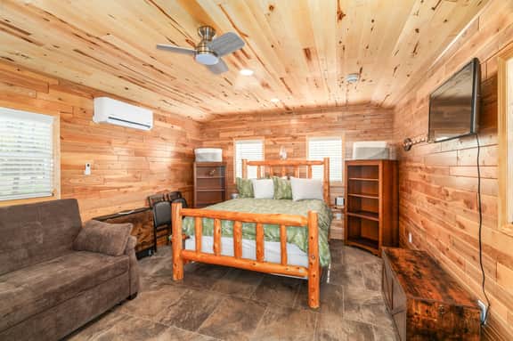 Flowing Waters Cabin - Tranquil Sauna Oasis - Image 3