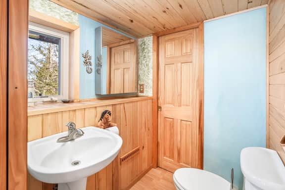 Flowing Waters Log Home - Historic Charm, Modern Comfort - Image 3