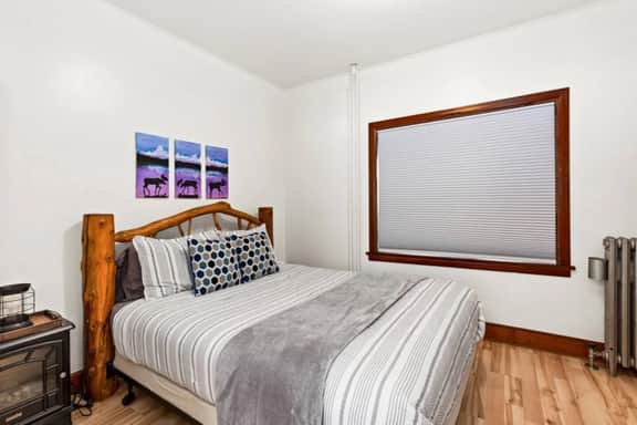 The NorthShore Cabin - Your Cozy In-Town Cabin - Image 2
