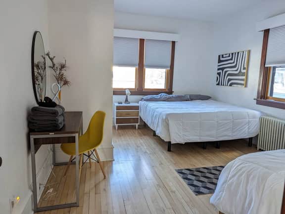 The NorthShore Lower Lofte - Retro, Eclectic Charm - Image 3