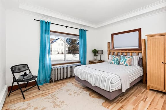 The NorthShore Cabin - Your Cozy In-Town Cabin - Image 1