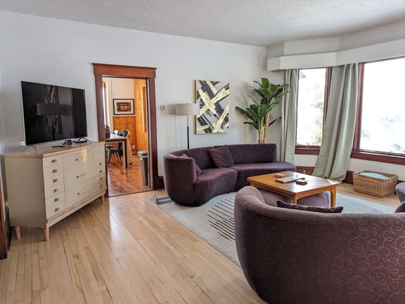 The NorthShore Lower Lofte - Retro, Eclectic Charm - Image 1